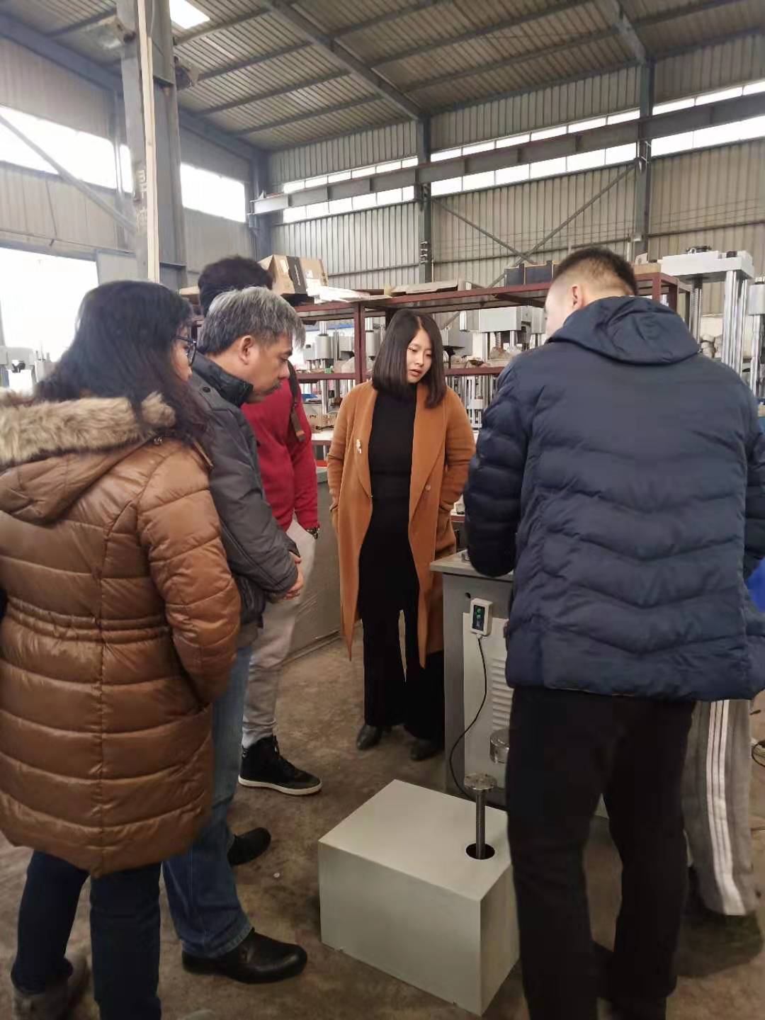 国外客户到济南好色先生污在线观看工厂参观考察