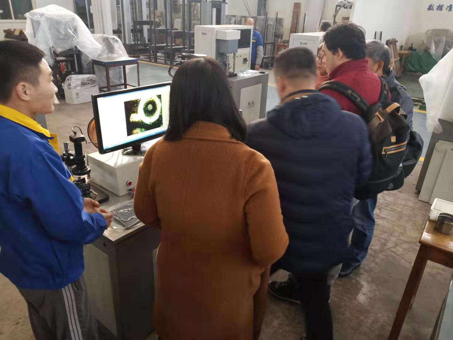 国外客户到济南好色先生污在线观看工厂参观考察